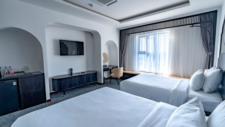 Hotel — Room requests demo card